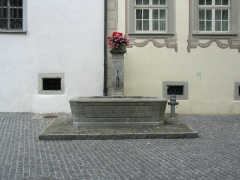 Baronenhausbrunnen_2004_preview.jpg